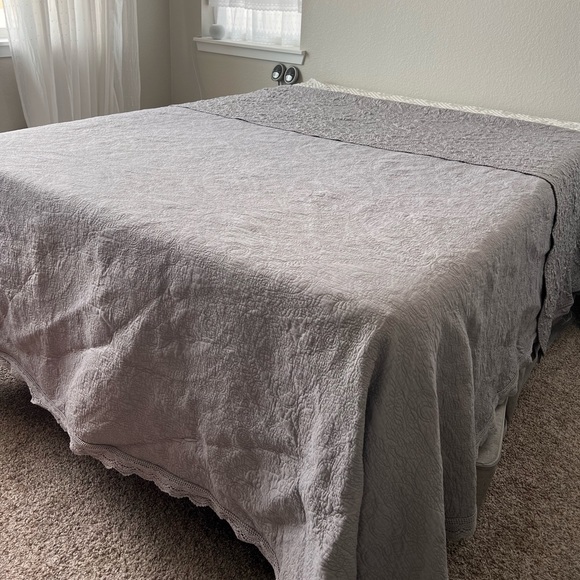 Martha Stewart Other - Martha Stewart Crochet Ruffle Quilt